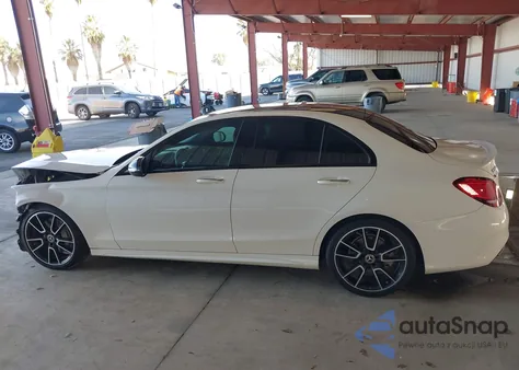 2019 Mercedes-Benz C 300 z USA, uszkodzony, nr VIN 55SWF8DB1KU291999